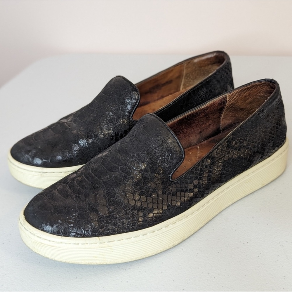 Sofft Women's Somers Leather Snakeskin Print Slip On Sneaker Size 9 Black Loafer